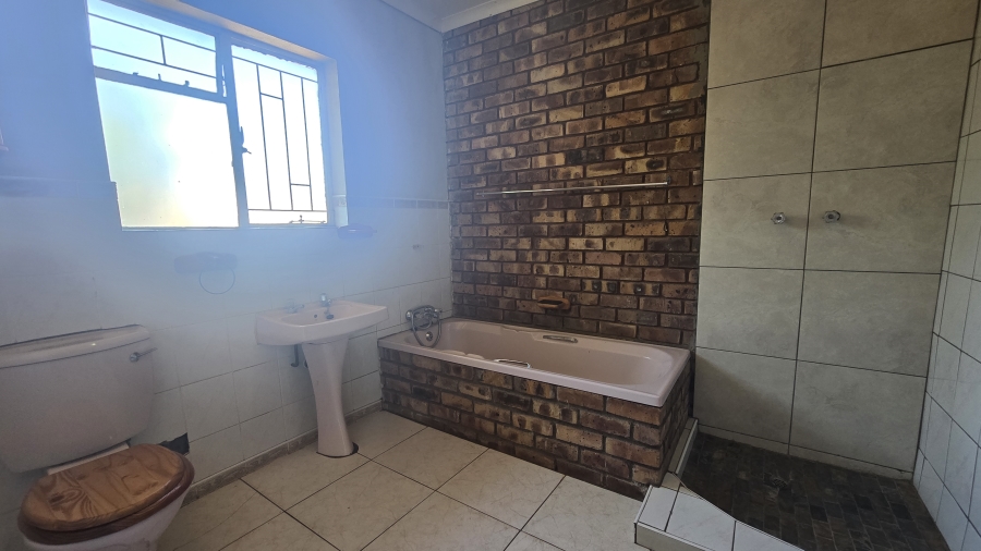 4 Bedroom Property for Sale in Garsfontein Gauteng