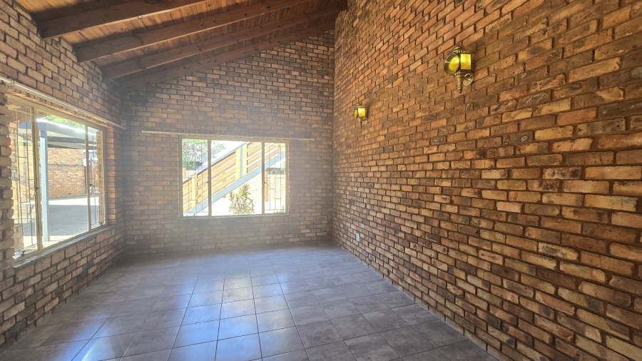 4 Bedroom Property for Sale in Garsfontein Gauteng