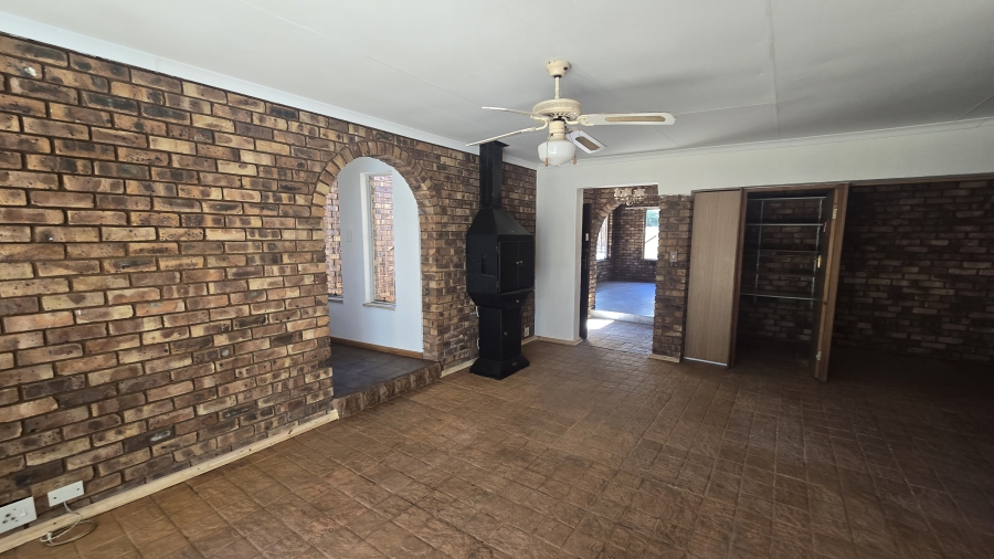 4 Bedroom Property for Sale in Garsfontein Gauteng