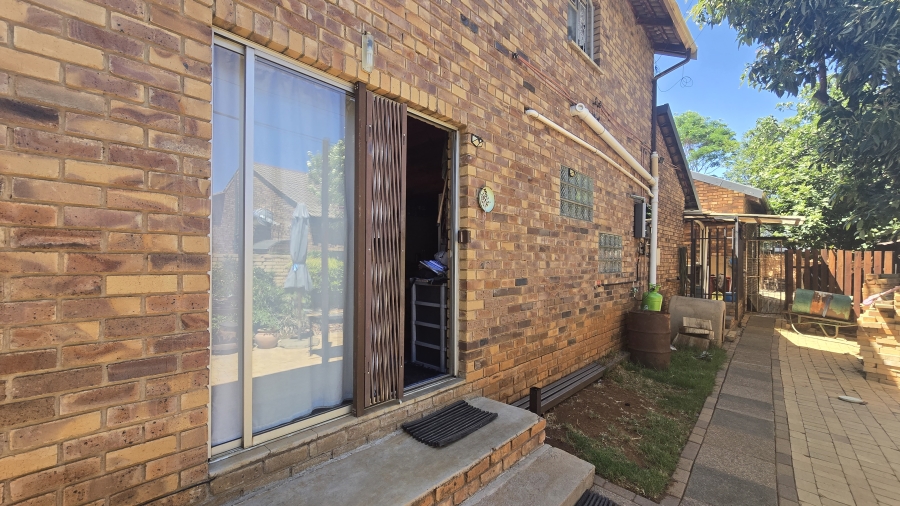 4 Bedroom Property for Sale in Garsfontein Gauteng