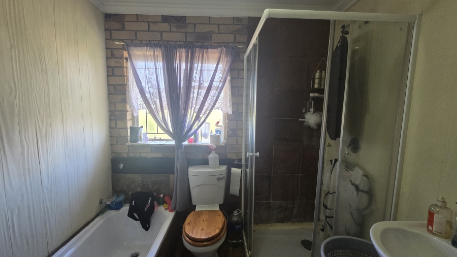 4 Bedroom Property for Sale in Garsfontein Gauteng