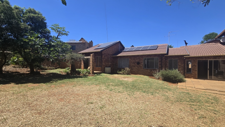 4 Bedroom Property for Sale in Garsfontein Gauteng