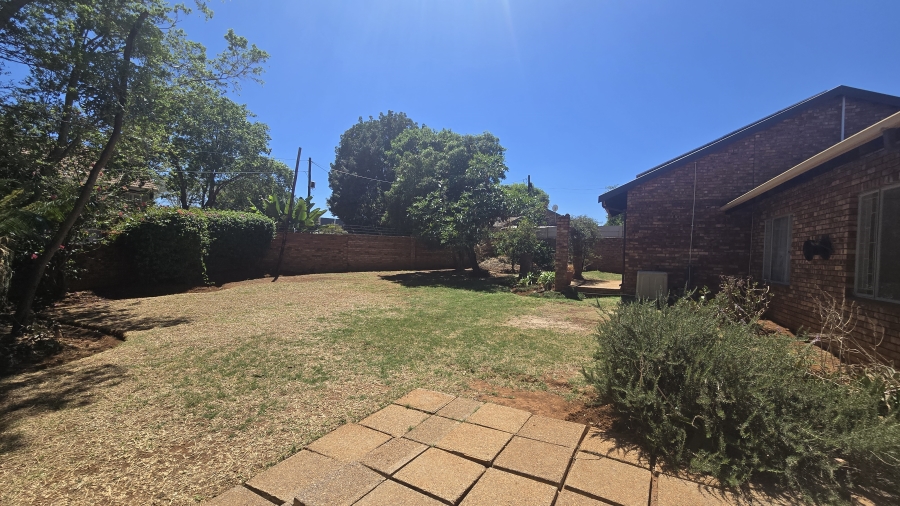 4 Bedroom Property for Sale in Garsfontein Gauteng