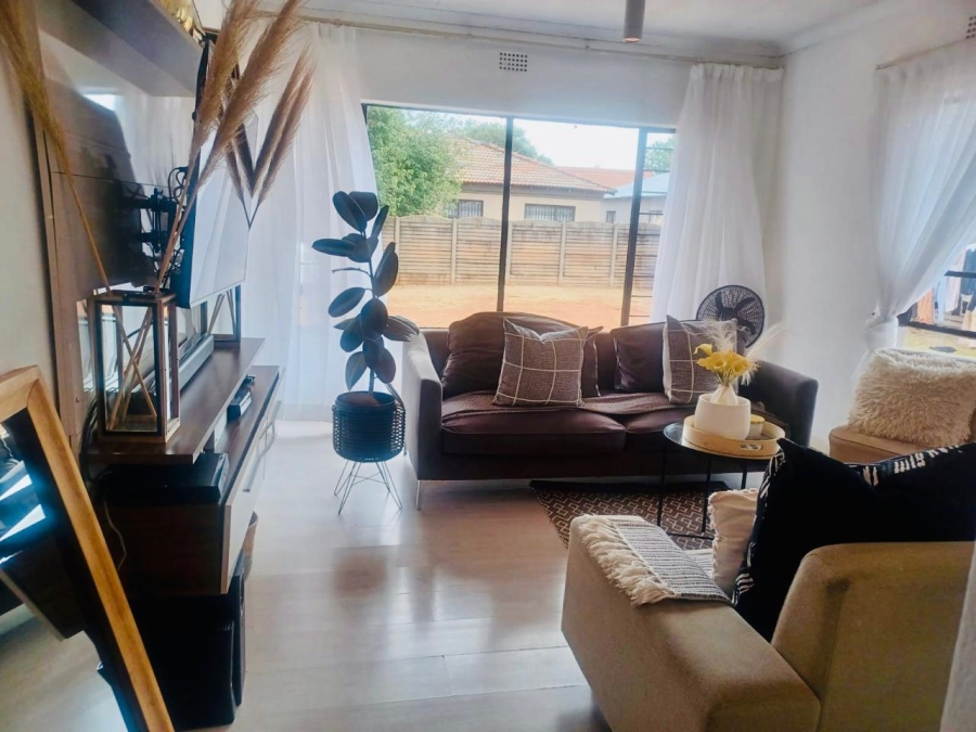 3 Bedroom Property for Sale in Dawn Park Gauteng