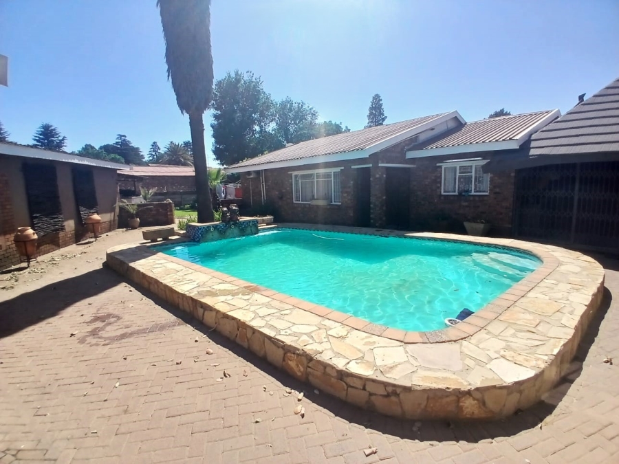 4 Bedroom Property for Sale in Meyerton Central Gauteng