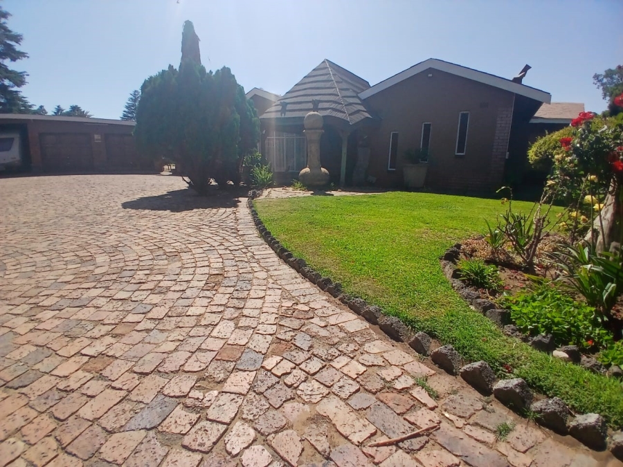 4 Bedroom Property for Sale in Meyerton Central Gauteng