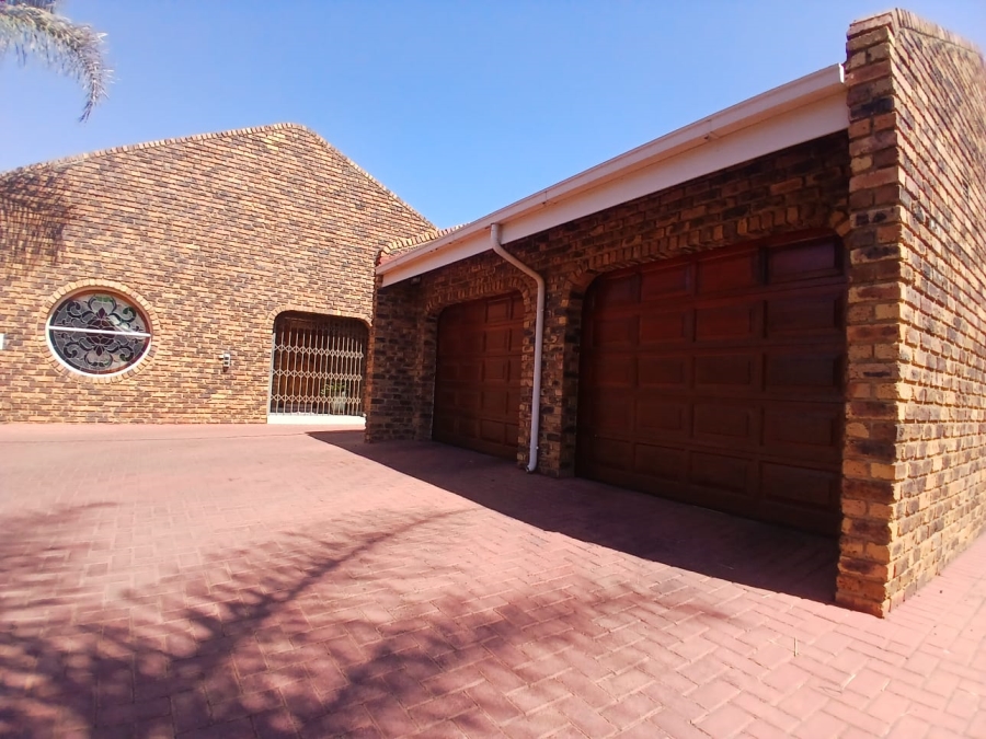 4 Bedroom Property for Sale in Falcon Ridge Gauteng