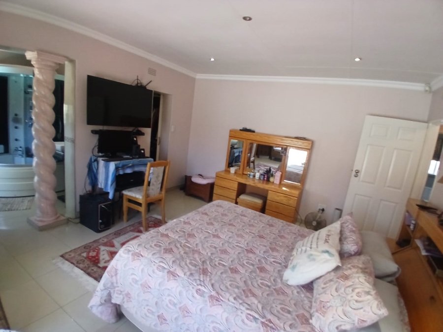 4 Bedroom Property for Sale in Falcon Ridge Gauteng