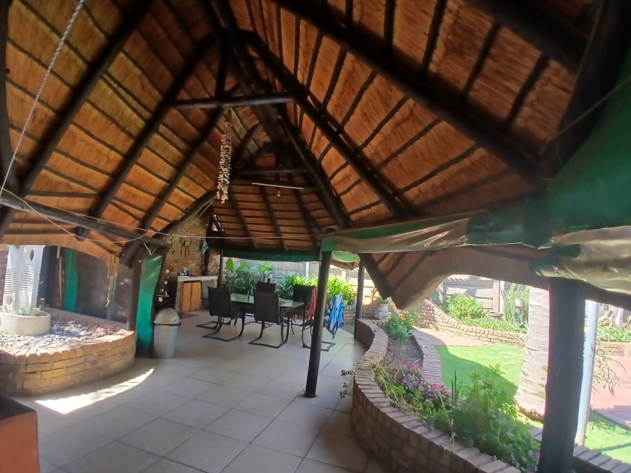 4 Bedroom Property for Sale in Falcon Ridge Gauteng