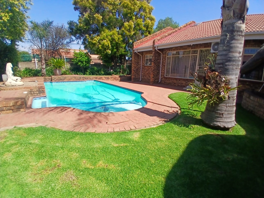 4 Bedroom Property for Sale in Falcon Ridge Gauteng