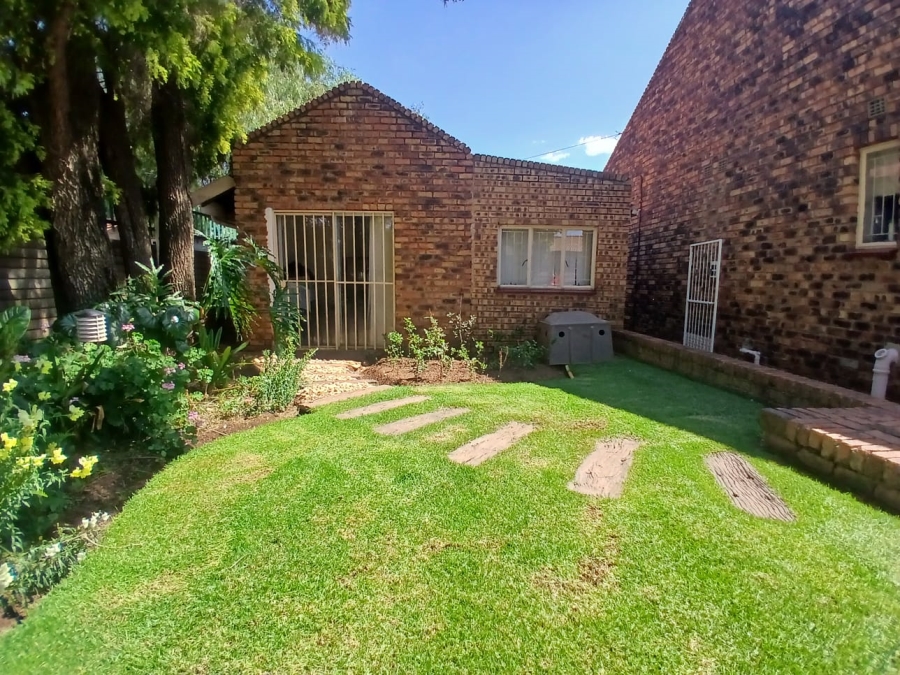 4 Bedroom Property for Sale in Falcon Ridge Gauteng