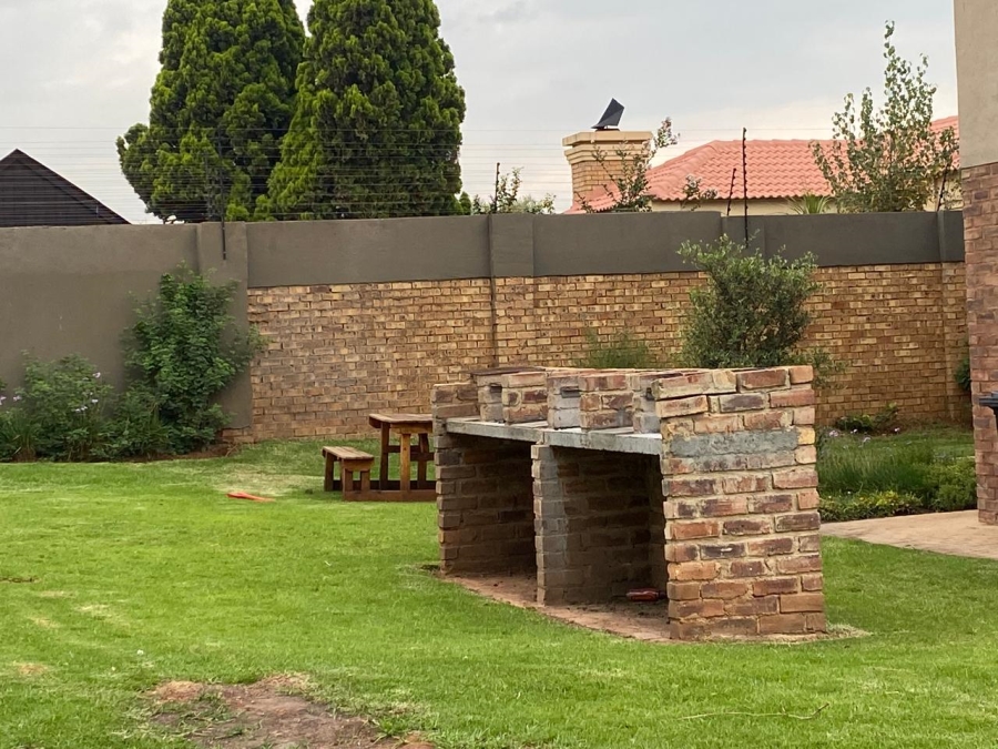 3 Bedroom Property for Sale in Kenleaf Gauteng