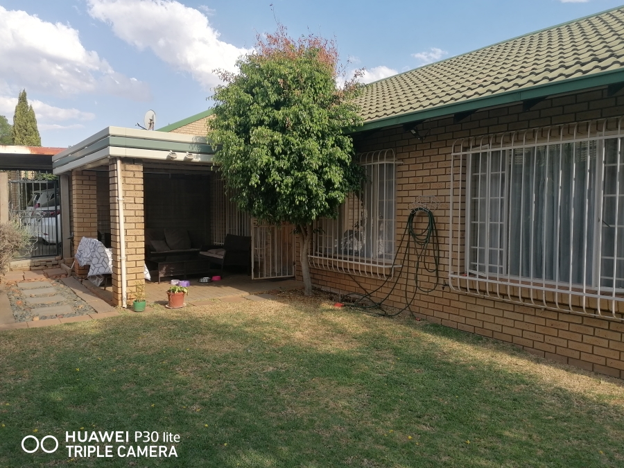 2 Bedroom Property for Sale in Murrayfield Gauteng