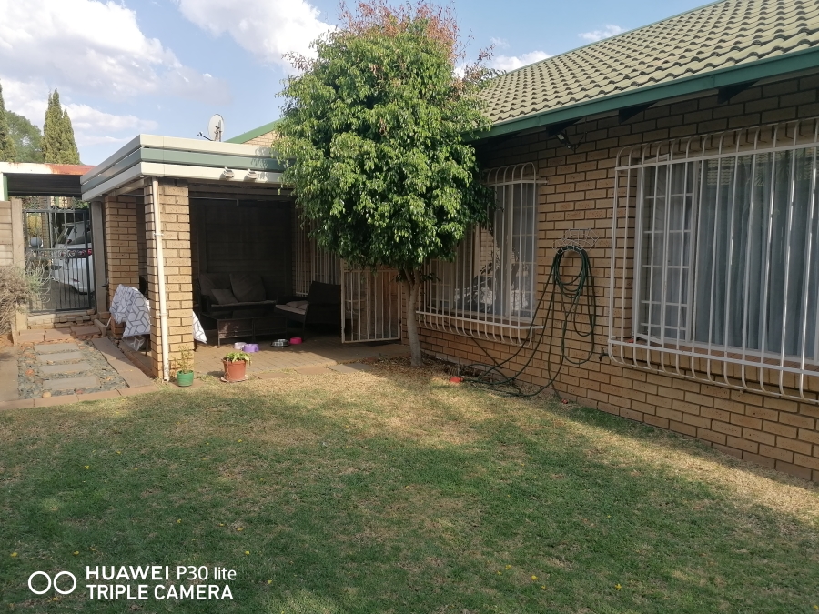 2 Bedroom Property for Sale in Murrayfield Gauteng