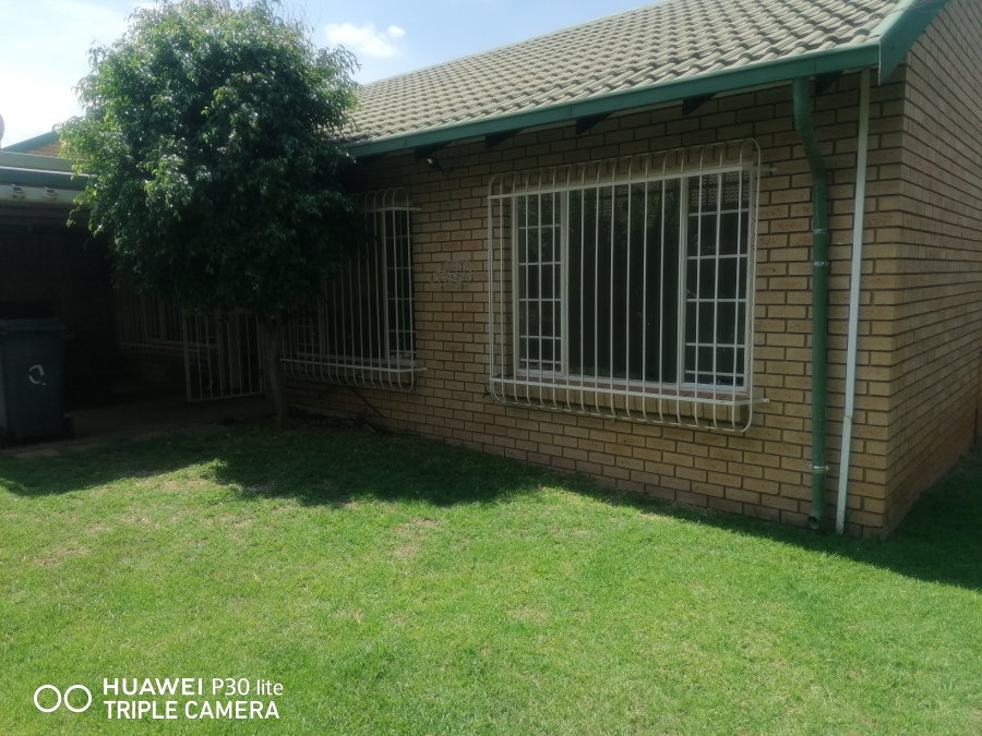 2 Bedroom Property for Sale in Murrayfield Gauteng