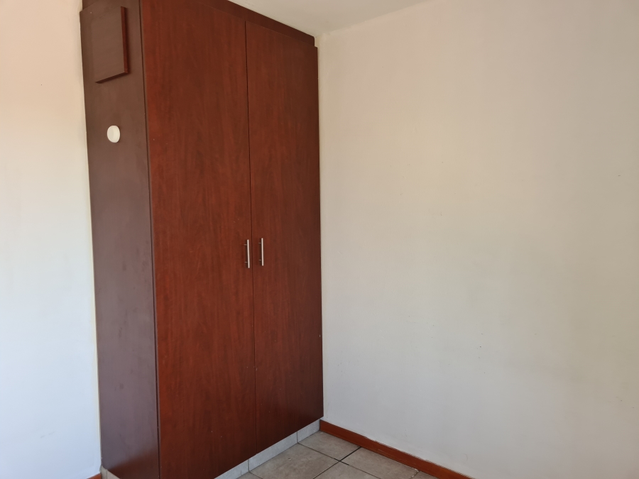 To Let 2 Bedroom Property for Rent in Discovery Gauteng