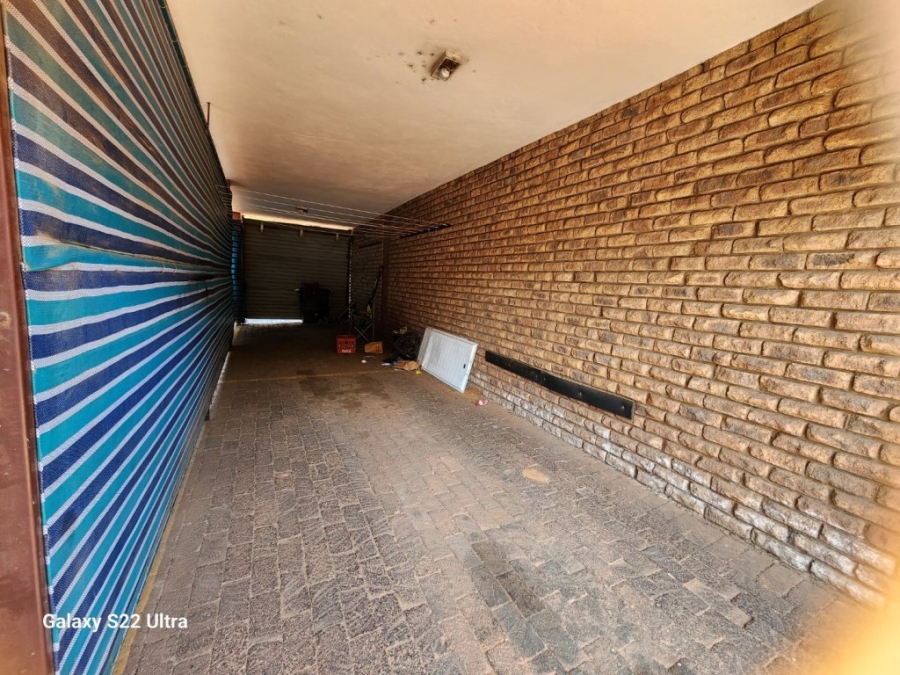 3 Bedroom Property for Sale in Dorandia Gauteng