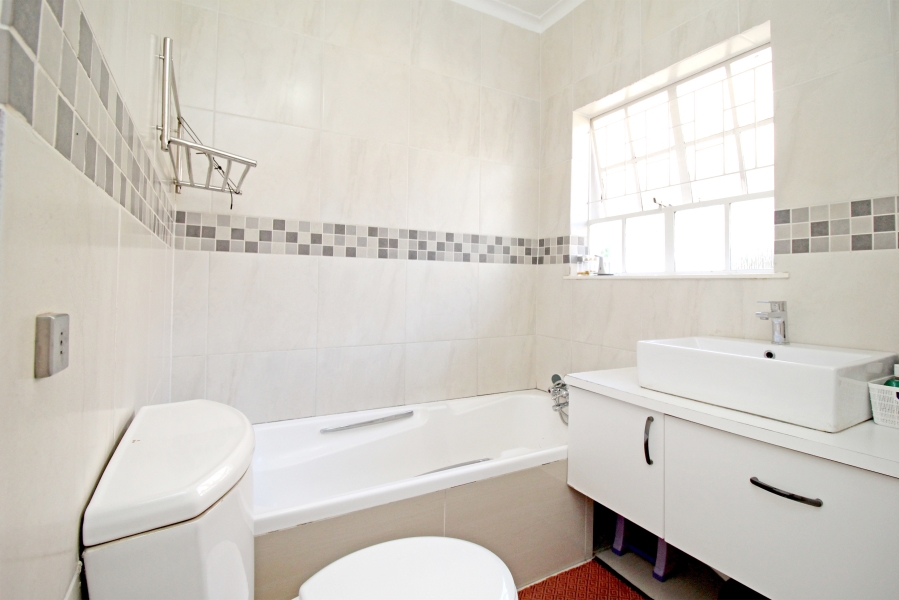 3 Bedroom Property for Sale in Corlett Gardens Gauteng