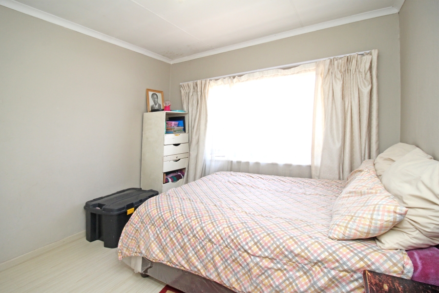 3 Bedroom Property for Sale in Corlett Gardens Gauteng