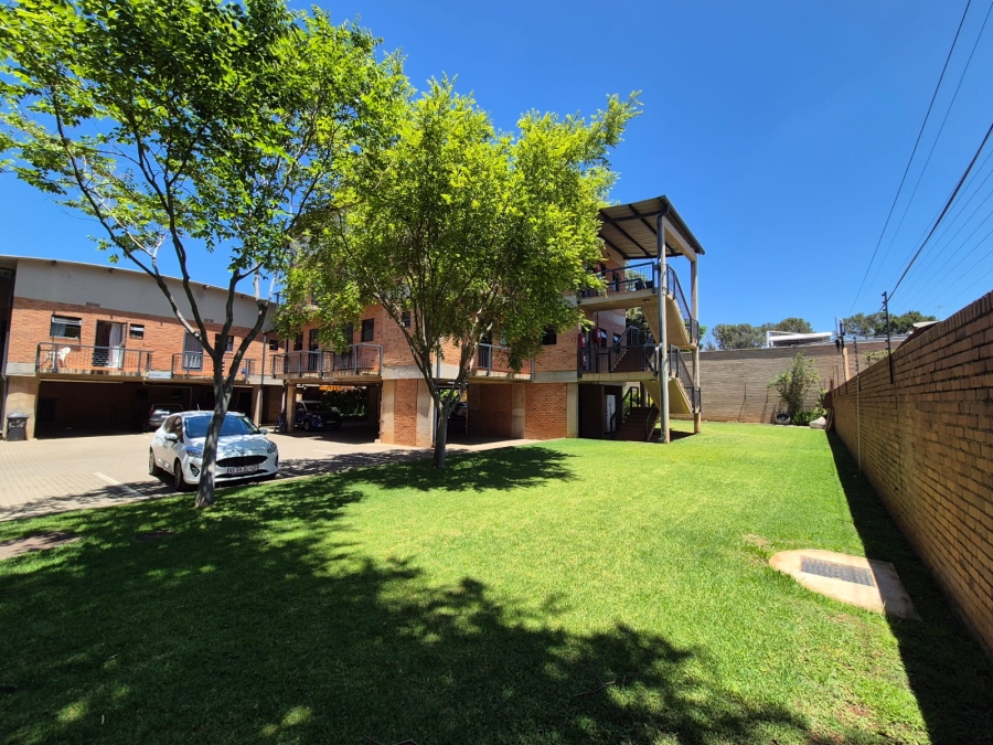 8 Bedroom Property for Sale in Hatfield Gauteng