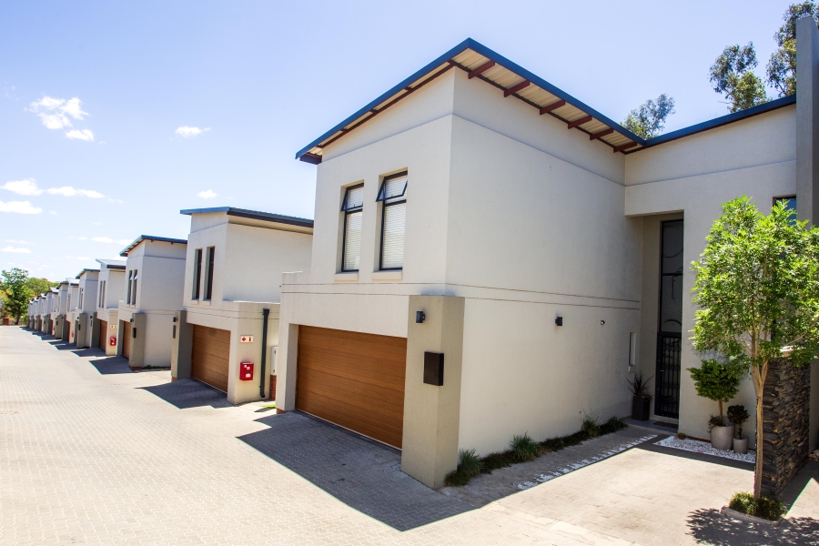 4 Bedroom Property for Sale in Crowthorne AH Gauteng