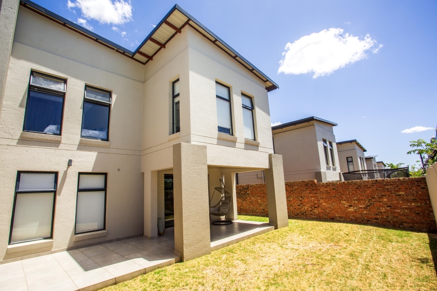 4 Bedroom Property for Sale in Crowthorne AH Gauteng