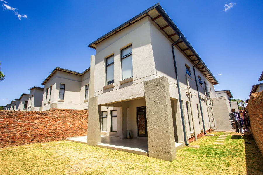 4 Bedroom Property for Sale in Crowthorne AH Gauteng