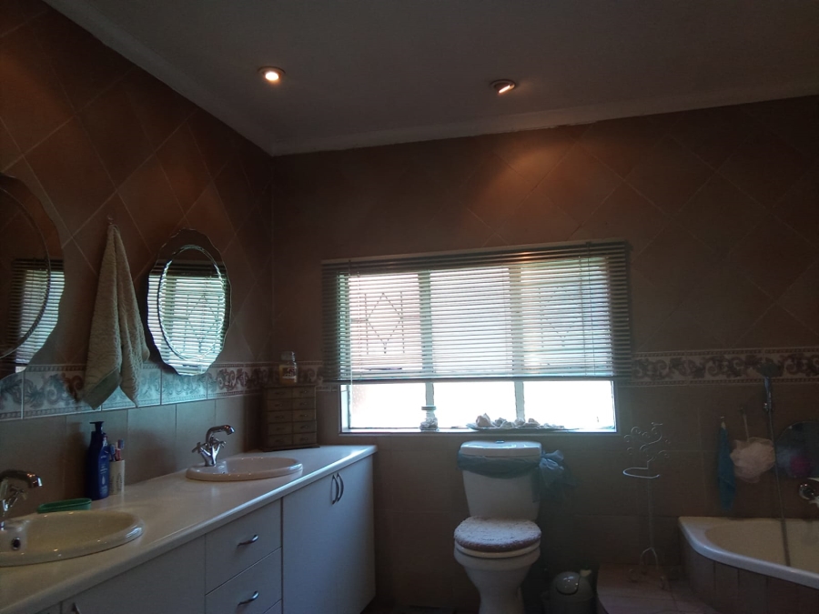 2 Bedroom Property for Sale in Witpoortjie Gauteng