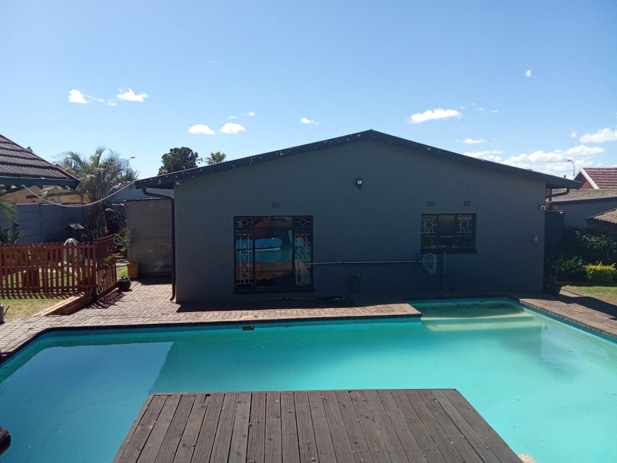 2 Bedroom Property for Sale in Witpoortjie Gauteng