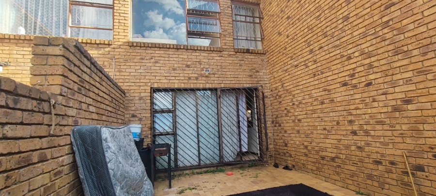 2 Bedroom Property for Sale in Windsor West Gauteng