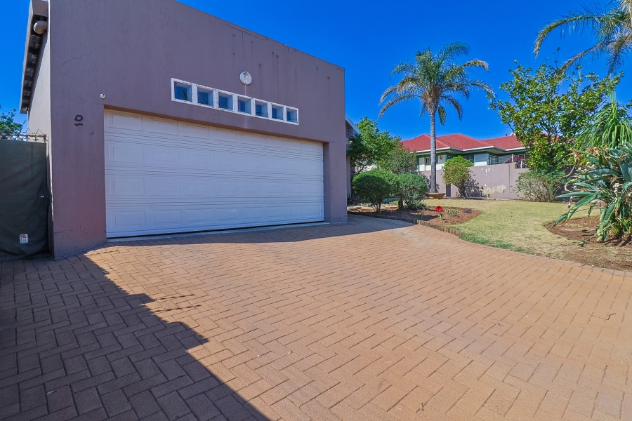 4 Bedroom Property for Sale in Linmeyer Gauteng