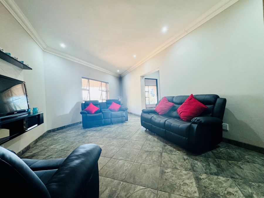 11 Bedroom Property for Sale in Wonderboom Gauteng