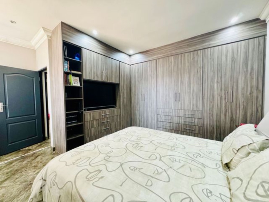 11 Bedroom Property for Sale in Wonderboom Gauteng