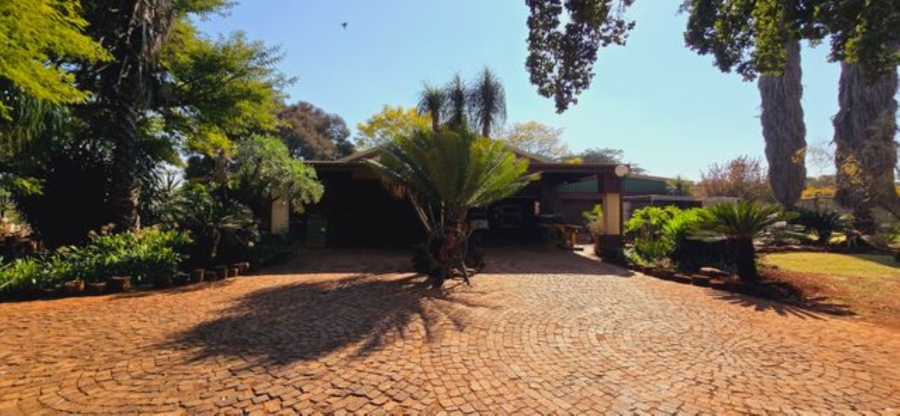 11 Bedroom Property for Sale in Wonderboom Gauteng