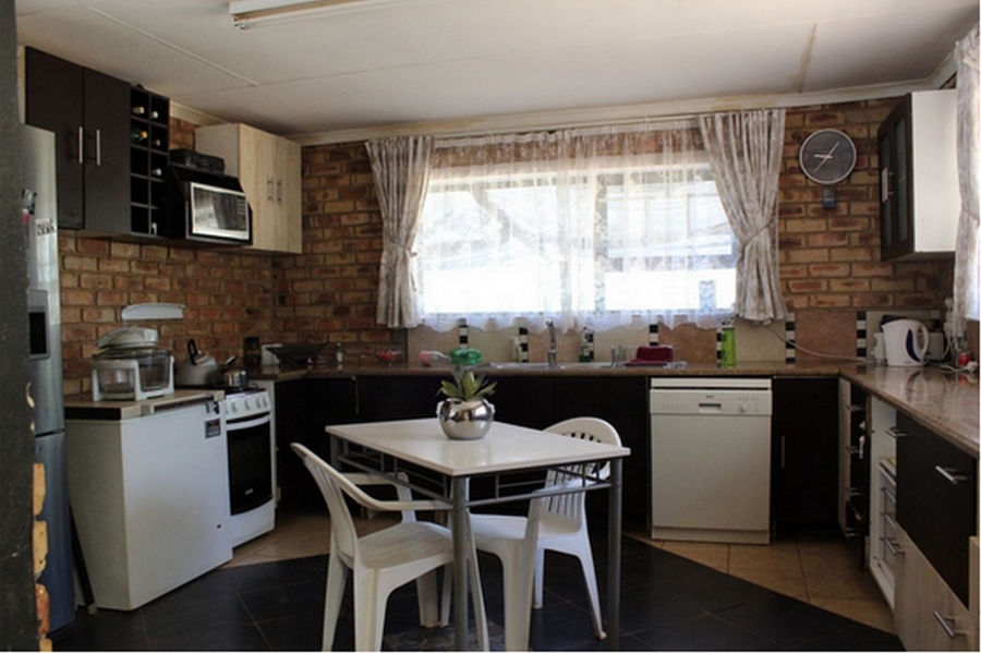 7 Bedroom Property for Sale in Bredell Gauteng