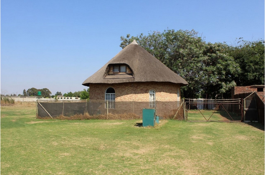 7 Bedroom Property for Sale in Bredell Gauteng