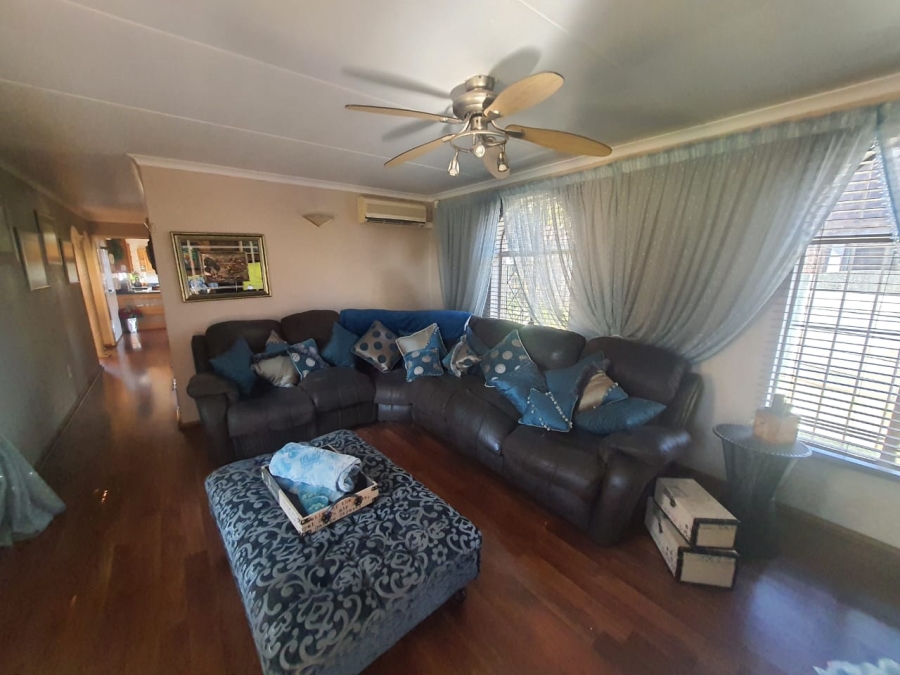 4 Bedroom Property for Sale in Petersfield Gauteng