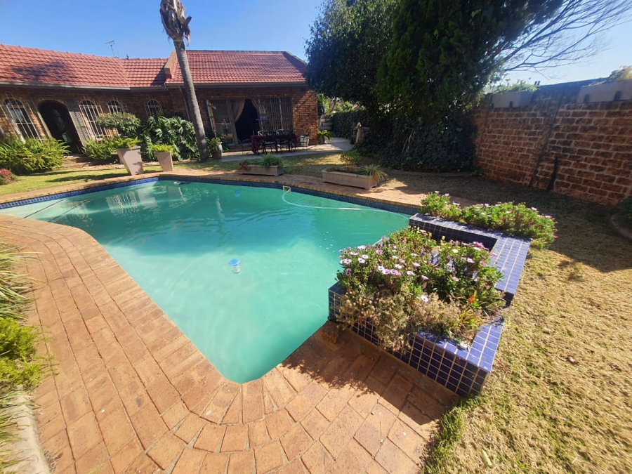 4 Bedroom Property for Sale in Petersfield Gauteng