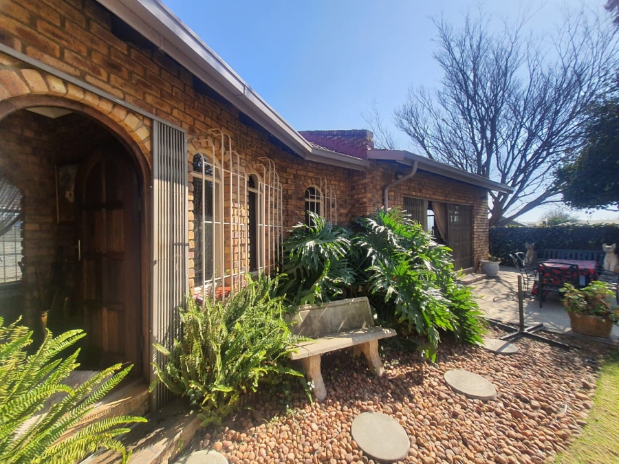 4 Bedroom Property for Sale in Petersfield Gauteng