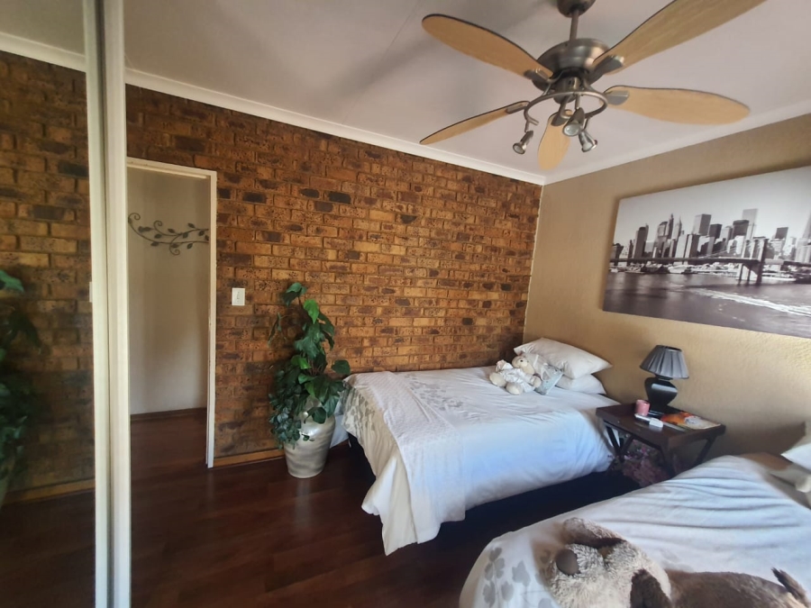 4 Bedroom Property for Sale in Petersfield Gauteng