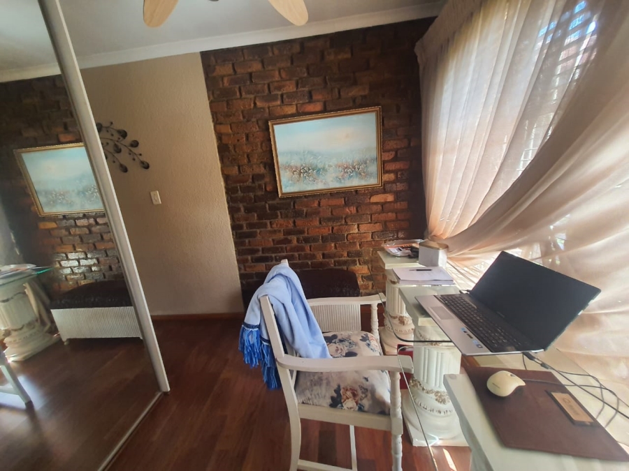 4 Bedroom Property for Sale in Petersfield Gauteng