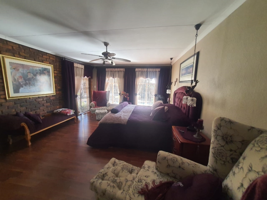 4 Bedroom Property for Sale in Petersfield Gauteng