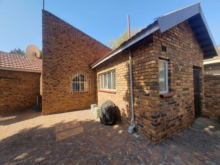 4 Bedroom Property for Sale in Petersfield Gauteng