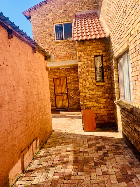 2 Bedroom Property for Sale in Shalimar Ridge Gauteng