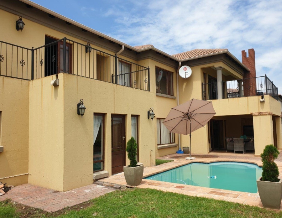 4 Bedroom Property for Sale in Zambezi Country Estate Gauteng