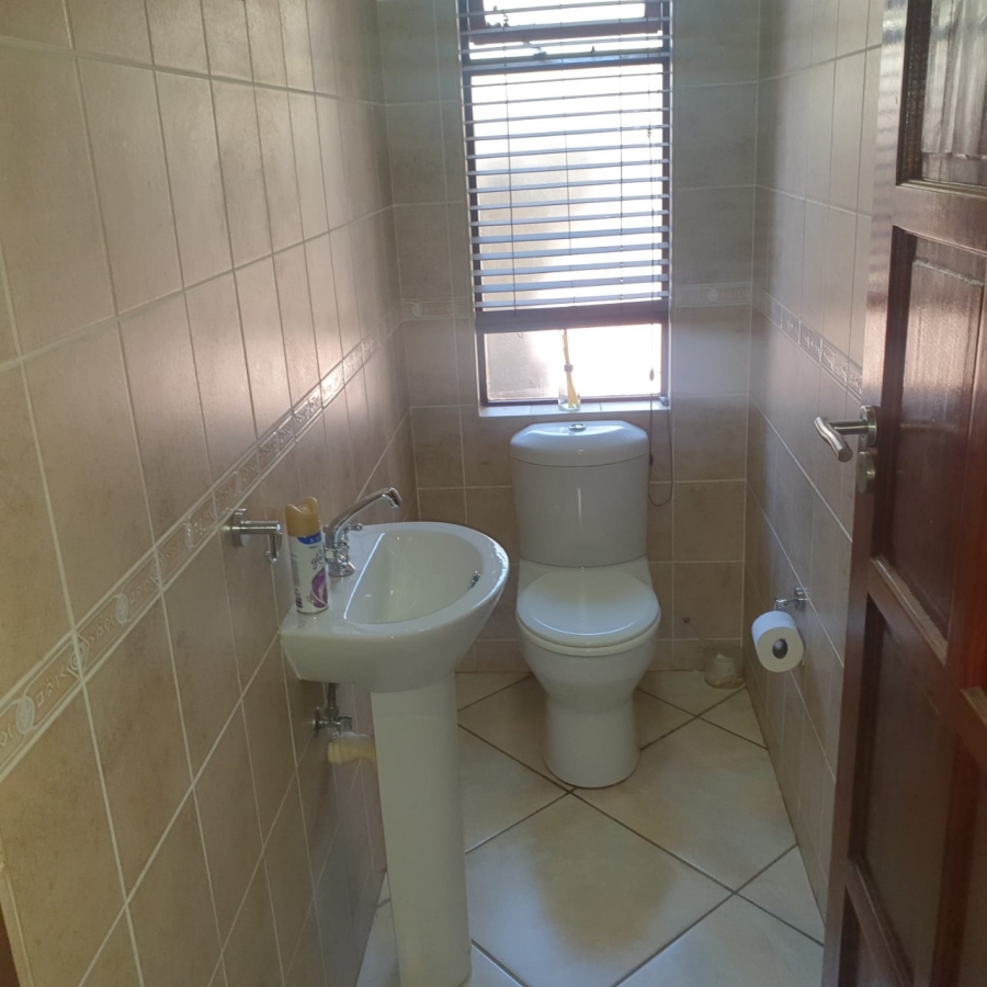 4 Bedroom Property for Sale in Zambezi Country Estate Gauteng