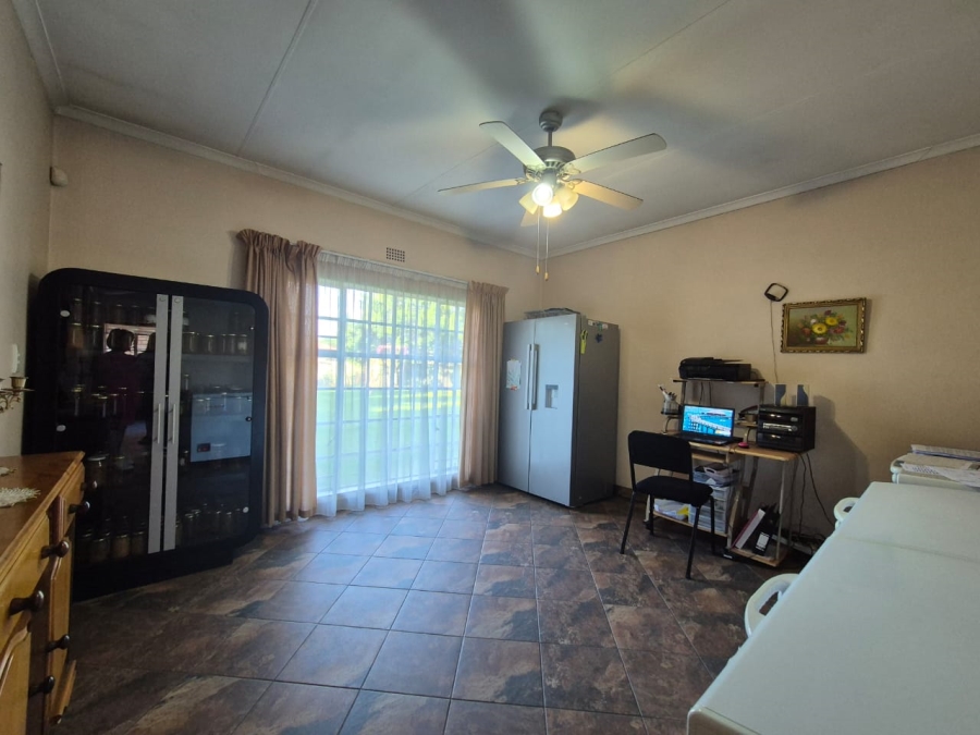 5 Bedroom Property for Sale in Van Der Merwes Kroon Gauteng