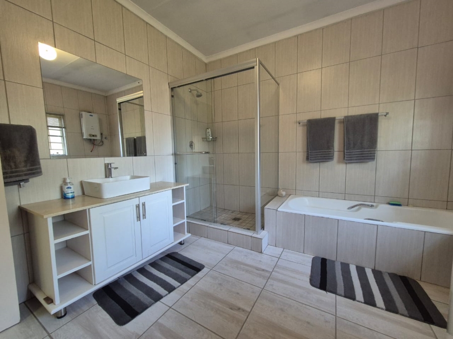 5 Bedroom Property for Sale in Van Der Merwes Kroon Gauteng