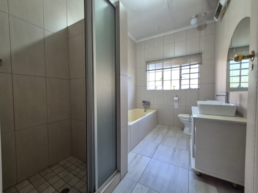 5 Bedroom Property for Sale in Van Der Merwes Kroon Gauteng