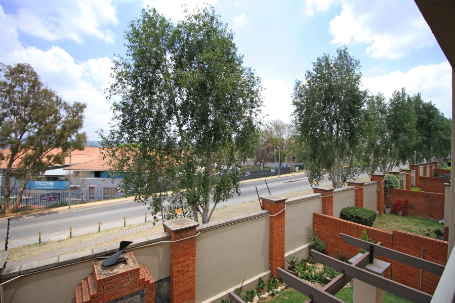 2 Bedroom Property for Sale in Sunninghill Gauteng